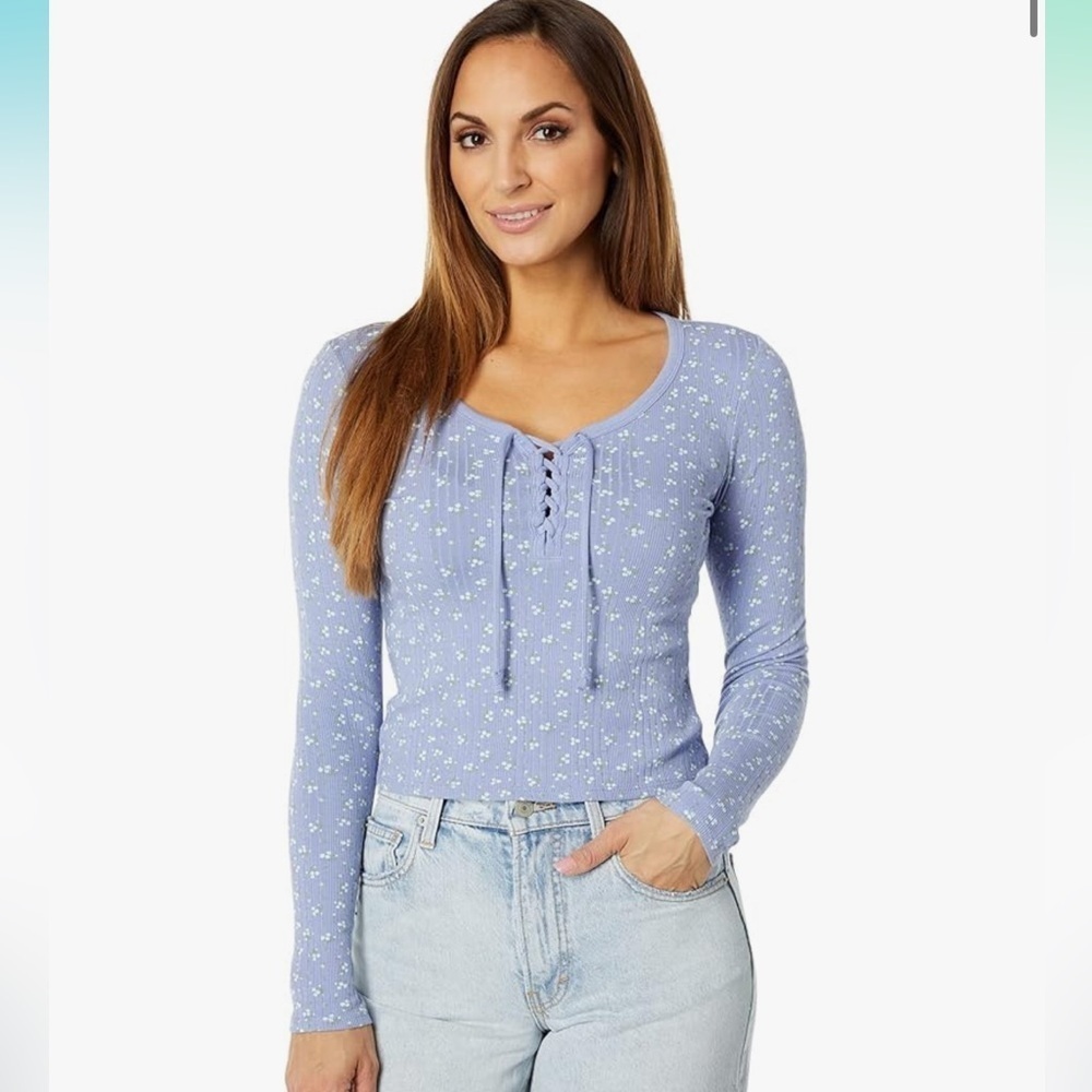 Lucky Brand Small Lace up V Neck Cropped Long Sleeve Floral Tee - Picture 7 of 7